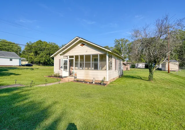 Photo 1 of Single family home for sale at 15 3rd Street, Inman, SC 29349 | MLS# SPN342154 | Listing updated on 2026-09-27