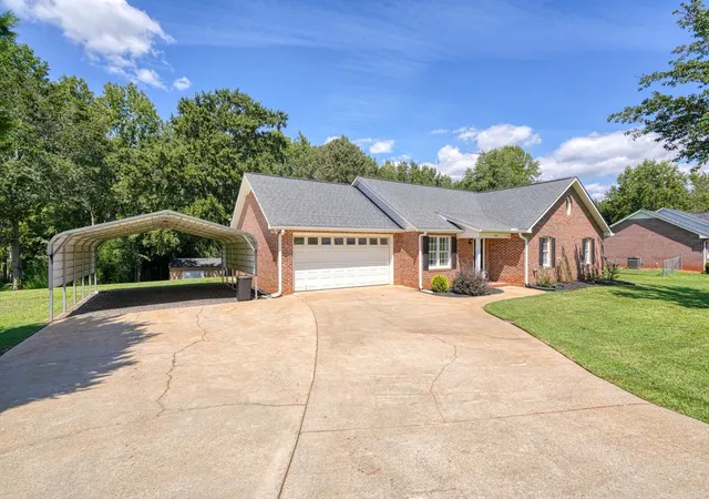 Photo 2 of Single family home for sale at 234 Holmes Dr, Spartanburg, SC 29303 | MLS# SPN342189 | Listing updated on 2026-10-18