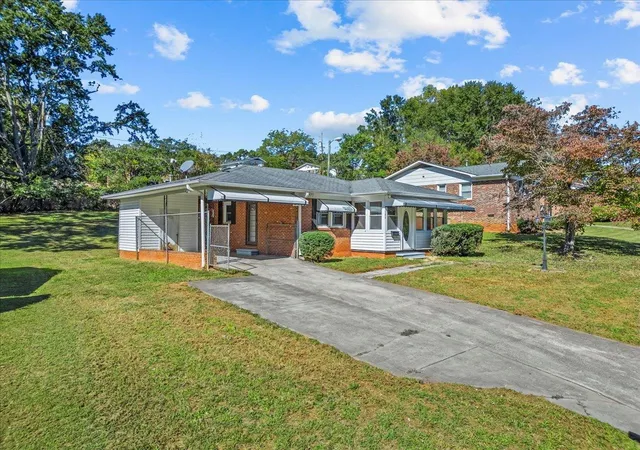 Photo 2 of Single family home for sale at 162 Lincoln Dr, Spartanburg, SC 29306 | MLS# SPN342191 | Listing updated on 2026-09-27