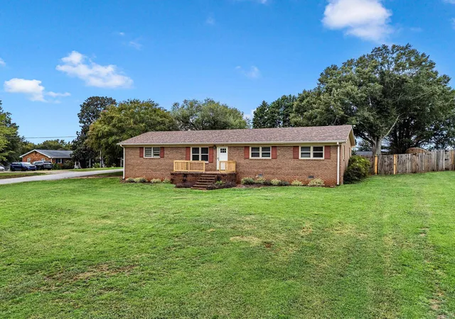 Photo 2 of Sale Pending at 128 Twin Crk Dr, Boiling Springs, SC 29316 | MLS# SPN342197 | Listing updated on 2026-10-03