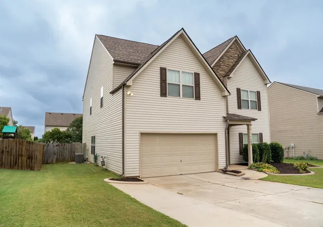 Photo 3 of Single family home for sale at 109 Sabin Ct, Simpsonville, SC 29681 | MLS# SPN342207 | Listing updated on 2026-09-27