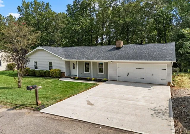 Photo 2 of Single family home for sale at 139 Willowood Dr, Spartanburg, SC 29303 | MLS# SPN342210 | Listing updated on 2026-10-09