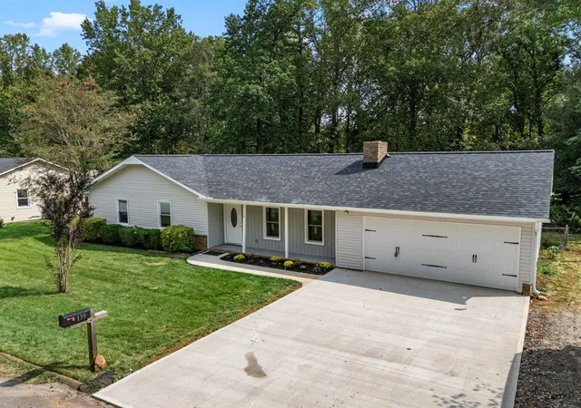 Photo 3 of Single family home for sale at 139 Willowood Dr, Spartanburg, SC 29303 | MLS# SPN342210 | Listing updated on 2026-10-09