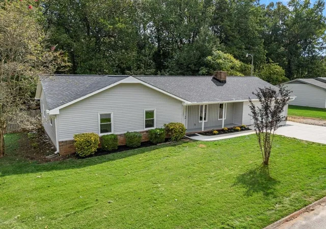 Photo 3 of Single family home for sale at 139 Willowood Dr, Spartanburg, SC 29303 | MLS# SPN342210 | Listing updated on 2026-10-09