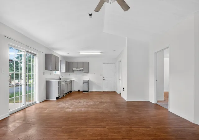 Photo 4 of Single family home for sale at 526 Lavendula St, Spartanburg, SC 29301 | MLS# SPN342221 | Listing updated on 2026-10-09