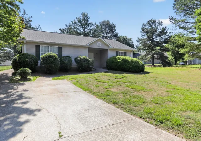 Photo 2 of Single family home for sale at 1875 Tamara Way, Spartanburg, SC 29301 | MLS# SPN342222 | Listing updated on 2026-10-20