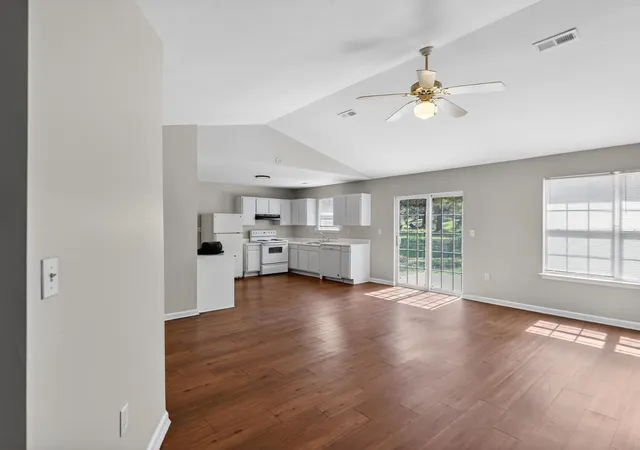 Photo 4 of Single family home for sale at 1875 Tamara Way, Spartanburg, SC 29301 | MLS# SPN342222 | Listing updated on 2026-10-20