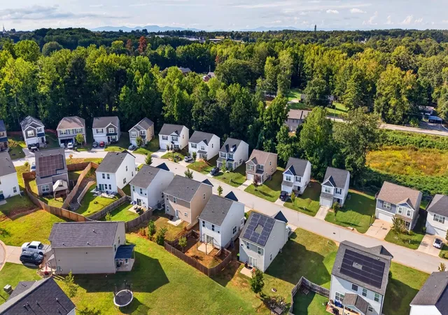 Photo 4 of Single family home for sale at 645 Millsgate Cir, Boiling Springs, SC 29316 | MLS# SPN342231 | Listing updated on 2026-10-03