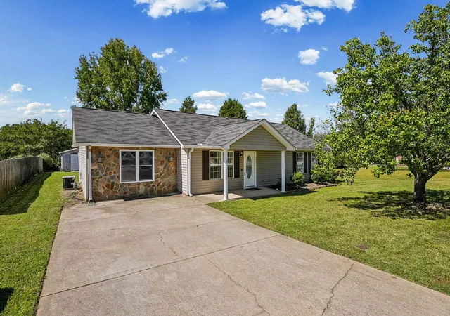 Photo 1 of Single family home for sale at 800 Very Fine Dr, Fountain Inn, SC 29644 | MLS# SPN342234 | Listing updated on 2026-09-28