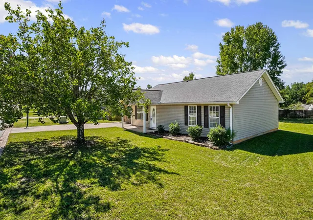 Photo 2 of Single family home for sale at 800 Very Fine Dr, Fountain Inn, SC 29644 | MLS# SPN342234 | Listing updated on 2026-09-28