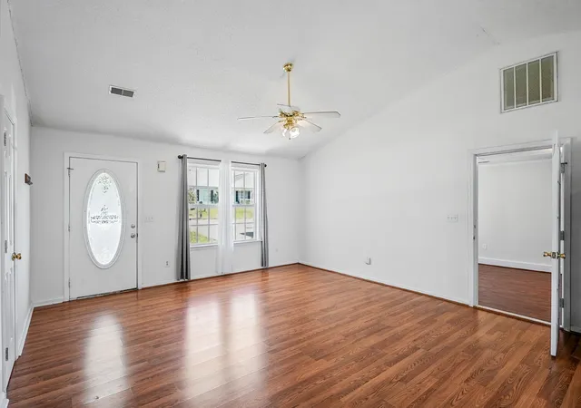 Photo 4 of Single family home for sale at 800 Very Fine Dr, Fountain Inn, SC 29644 | MLS# SPN342234 | Listing updated on 2026-09-28