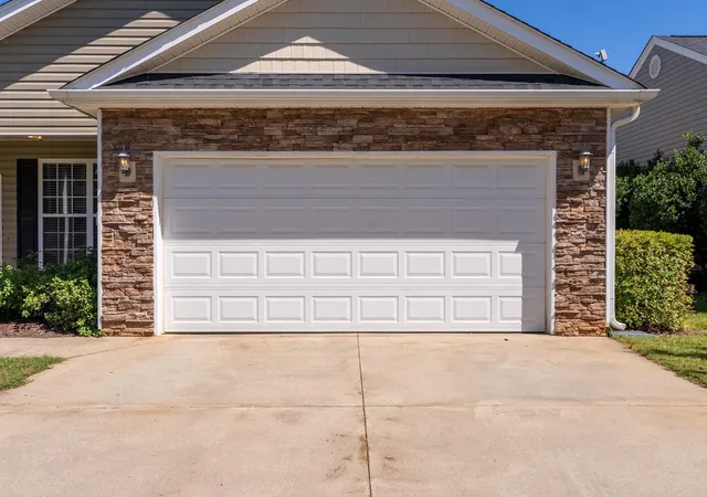 Photo 3 of Single family home for sale at 9 Tack Ln, Greer, SC 29650 | MLS# SPN342239 | Listing updated on 2026-09-28