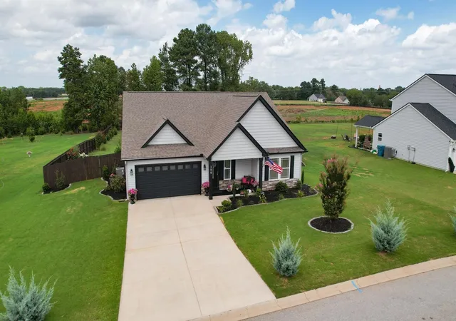 Photo 3 of Single family home for sale at 130 Thorn Crk Dr, Gaffney, SC 29341 | MLS# SPN342256 | Listing updated on 2026-10-02
