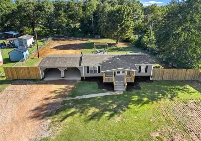 Photo 2 of Manufactured home for sale at 201 Foxfire Rd, Cowpens, SC 29330 | MLS# SPN342262 | Listing updated on 2026-09-30