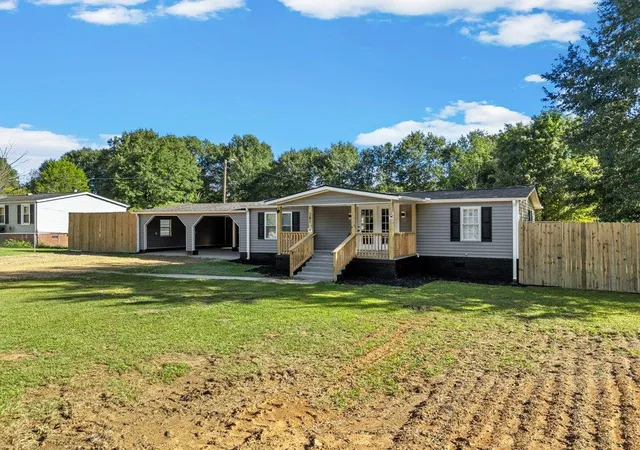 Photo 3 of Manufactured home for sale at 201 Foxfire Rd, Cowpens, SC 29330 | MLS# SPN342262 | Listing updated on 2026-09-30