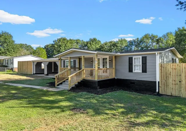 Photo 3 of Manufactured home for sale at 201 Foxfire Rd, Cowpens, SC 29330 | MLS# SPN342262 | Listing updated on 2026-09-30