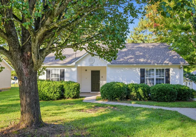 Photo 3 of Single family home for sale at 2002 Shalann Dr, Spartanburg, SC 29301 | MLS# SPN342263 | Listing updated on 2026-10-21
