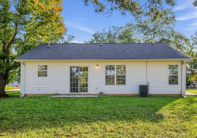 Photo 4 of Single family home for sale at 2002 Shalann Dr, Spartanburg, SC 29301 | MLS# SPN342263 | Listing updated on 2026-10-21