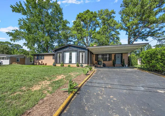 Photo 2 of Single family home for sale at 829 Duncan Byp, Union, SC 29379 | MLS# SPN342284 | Listing updated on 2026-10-01