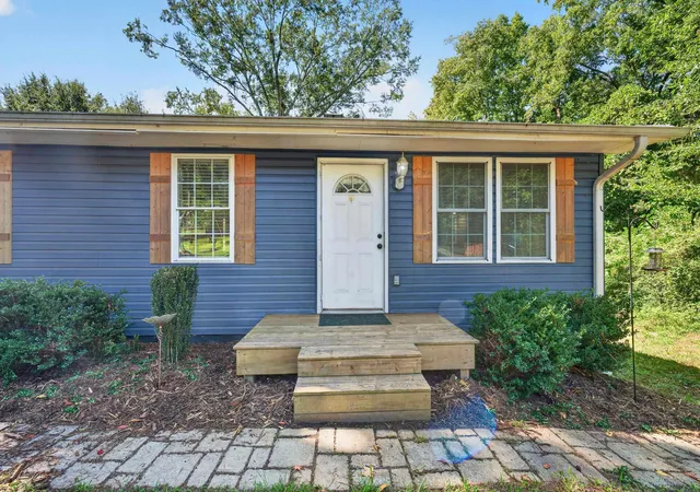 Photo 3 of Single family home for sale at 304 Preston St, Easley, SC 29640 | MLS# SPN342293 | Listing updated on 2026-10-03