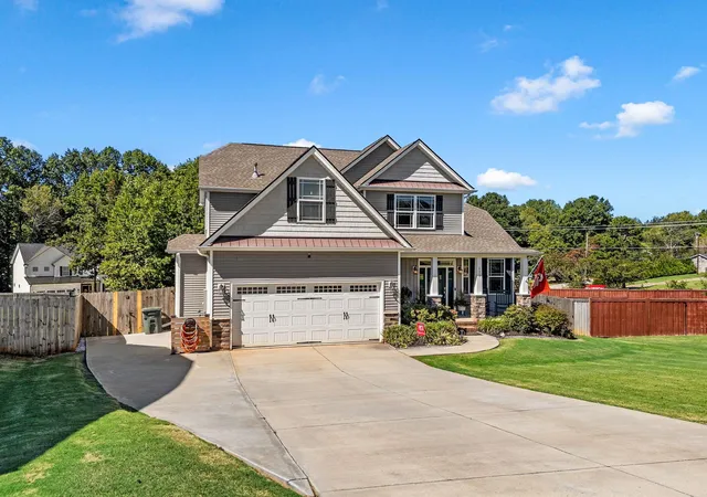 Photo 3 of Single family home for sale at 433 Golden Amber Ln, Greer, SC 29651 | MLS# SPN342296 | Listing updated on 2026-10-01