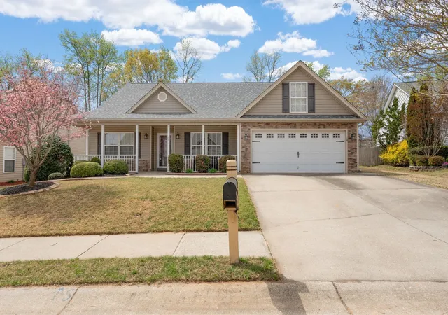 Photo 1 of Single family home for sale at 863 Vandenburg Dr, Boiling Springs, SC 29316 | MLS# SPN342300 | Listing updated on 2026-10-01