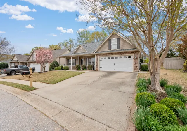 Photo 2 of Single family home for sale at 863 Vandenburg Dr, Boiling Springs, SC 29316 | MLS# SPN342300 | Listing updated on 2026-10-01