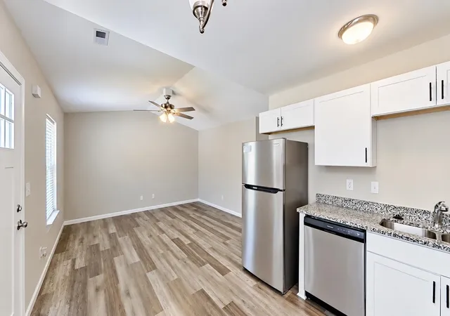 Listing Photo 4 - Condo for sale in building located at 1647 & 1649 Nazareth Rd, Spartanburg, SC 29301