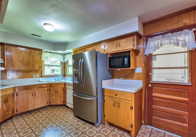 Photo 4 of Sale Pending at 110 Crestview Dr, Gaffney, SC 29340 | MLS# SPN342310 | Listing updated on 2026-10-03