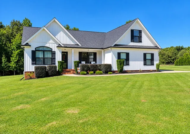 Photo 2 of Sale Pending at 1511 S Green River Rd, Gaffney, SC 29341 | MLS# SPN342327 | Listing updated on 2026-10-02