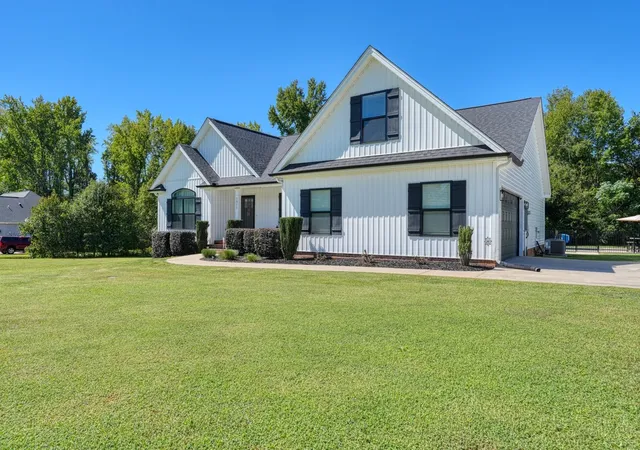 Photo 3 of Sale Pending at 1511 S Green River Rd, Gaffney, SC 29341 | MLS# SPN342327 | Listing updated on 2026-10-02