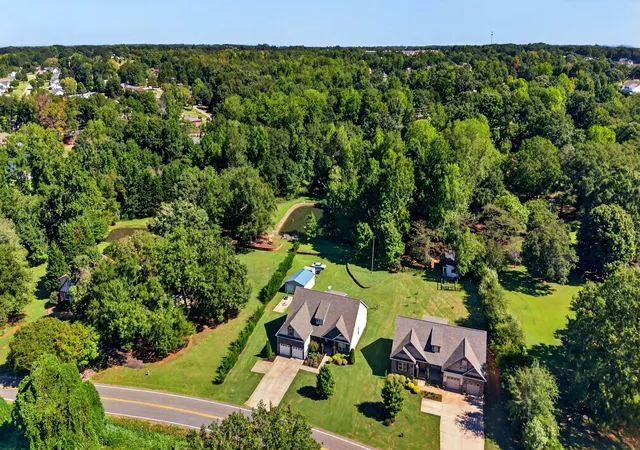 Photo 3 of Single family home for sale at 953 Hanging Rock Rd, Boiling Springs, SC 29316 | MLS# SPN342350 | Listing updated on 2026-10-03