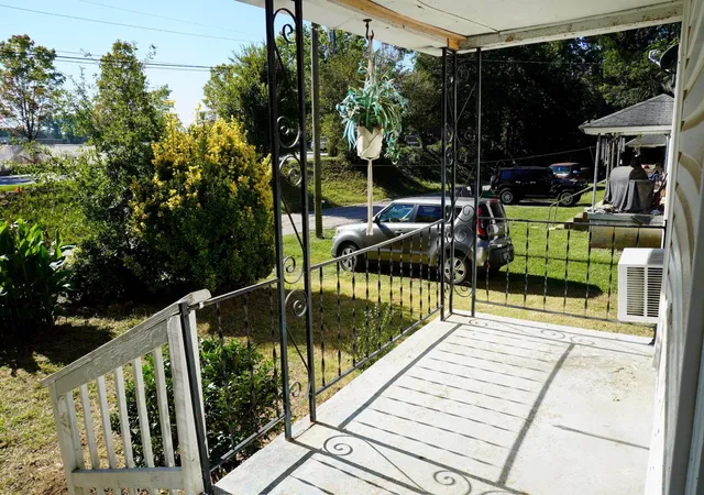 Photo 3 of Single family home for sale at 424 Lonely St, Spartanburg, SC 29303 | MLS# SPN342351 | Listing updated on 2026-10-01
