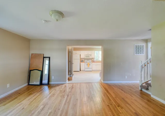 Photo 3 of Single family home for sale at 250 Cedar St, Spartanburg, SC 29307 | MLS# SPN342366 | Listing updated on 2026-10-03