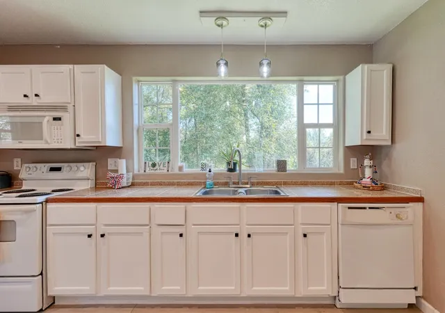 Photo 4 of Single family home for sale at 250 Cedar St, Spartanburg, SC 29307 | MLS# SPN342366 | Listing updated on 2026-10-03
