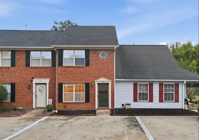 Photo 1 of Townhouse for sale at 504 S Townes Ct, Spartanburg, SC 29301 | MLS# SPN342373 | Listing updated on 2026-10-02