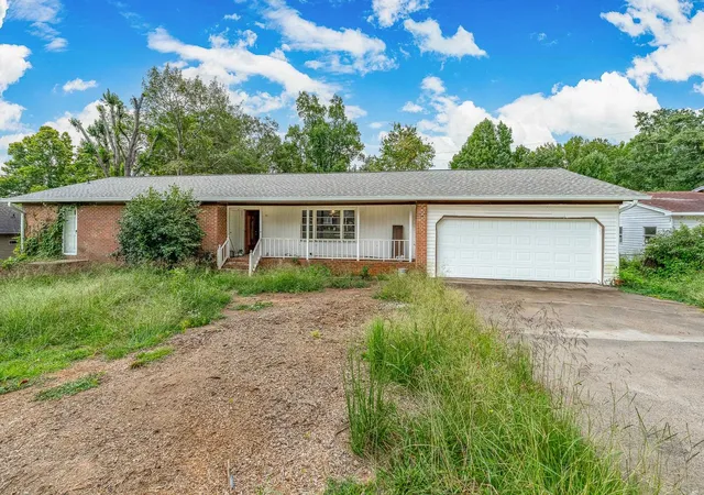 Single family home for sale at 20 Alice Farr Dr, Greenville, SC 29617 | MLS# SPN342381