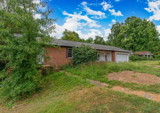 Photo 3 of Single family home for sale at 20 Alice Farr Dr, Greenville, SC 29617 | MLS# SPN342381 | Listing updated on 2026-10-01