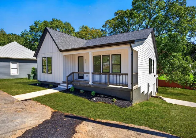 Photo 3 of Single family home for sale at 111 Liberty Dr, Easley, SC 29640 | MLS# SPN342386 | Listing updated on 2026-10-03