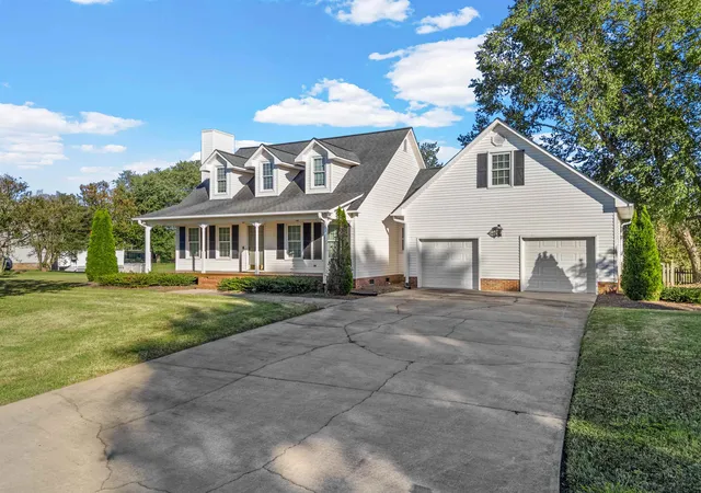 Photo 2 of Single family home for sale at 207 Sw Fieldsedge Dr, Moore, SC 29369 | MLS# SPN342387 | Listing updated on 2026-10-03