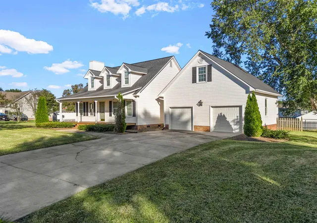 Photo 3 of Single family home for sale at 207 Sw Fieldsedge Dr, Moore, SC 29369 | MLS# SPN342387 | Listing updated on 2026-10-03