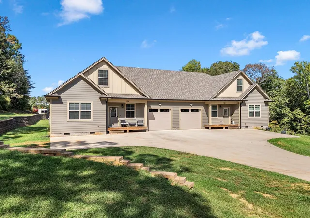 Photo 3 of House for sale at 129 Victoria Dr, Inman, SC 29349 | MLS# SPN342389 | Listing updated on 2026-10-03
