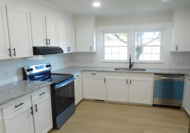 Photo 4 of Single family home for sale at 401 Thompson St, Gaffney, SC 29340 | MLS# SPN342398 | Listing updated on 2026-10-03