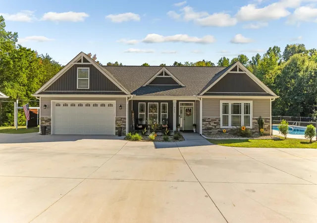 Photo 1 of Single family home for sale at 715 Bradley Dill Rd, Campobello, SC 29322 | MLS# SPN342403 | Listing updated on 2026-10-03
