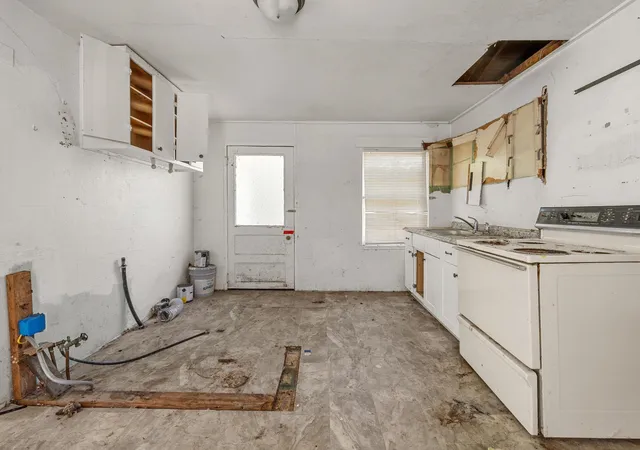 Photo 4 of Single family home for sale at 214 2nd Street, Greenville, SC 29605 | MLS# SPN342405 | Listing updated on 2026-10-03