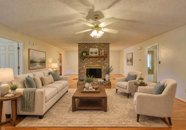 Photo 4 of Single family home for sale at 404 Cresthaven Dr, Boiling Springs, SC 29316 | MLS# SPN342406 | Listing updated on 2026-10-03