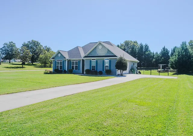 Photo 2 of Single family home for sale at 105 W Diesel Dr, Gaffney, SC 29341 | MLS# SPN342408 | Listing updated on 2026-10-05