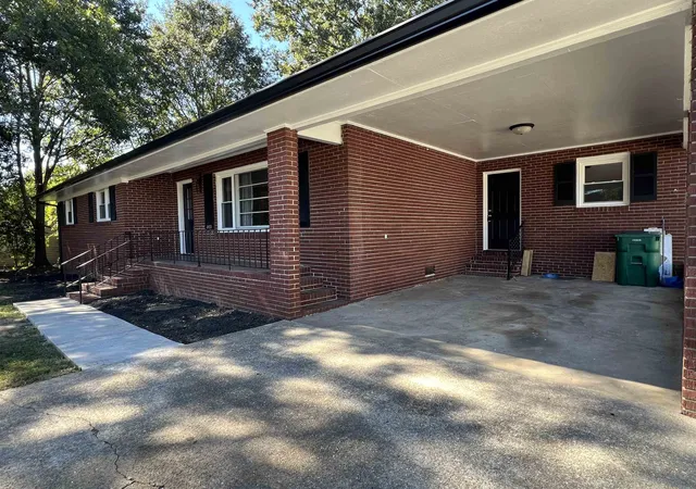 Photo 3 of Sale Pending at 3077 N Blackstock Rd, Spartanburg, SC 29301 | MLS# SPN342418 | Listing updated on 2026-10-13