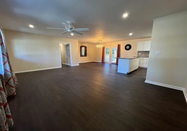 Photo 4 of Sale Pending at 3077 N Blackstock Rd, Spartanburg, SC 29301 | MLS# SPN342418 | Listing updated on 2026-10-13