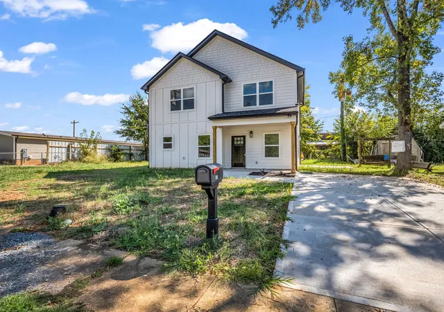 Single family home for sale at 304 Oakland Ave, Gaffney, SC 29341 | MLS# SPN342437